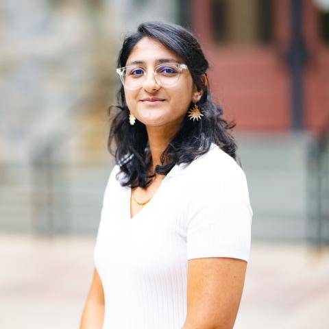 Zeena Whayeb portrait outside.